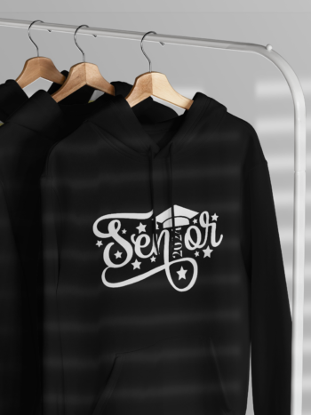 هودي سينور مع طاقية تخرج