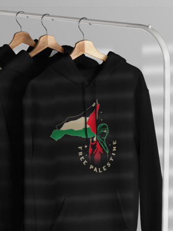 هودي متضامن مع فلسطين يحمل علم فلسطين