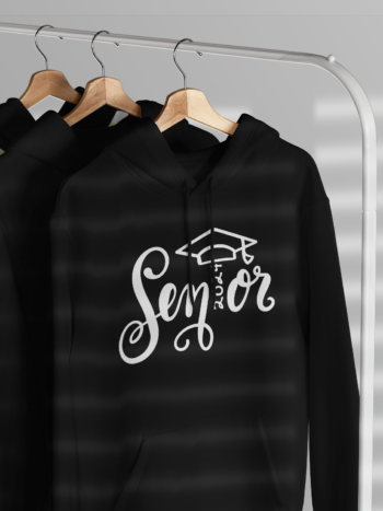 هودي سنيور مع طاقية